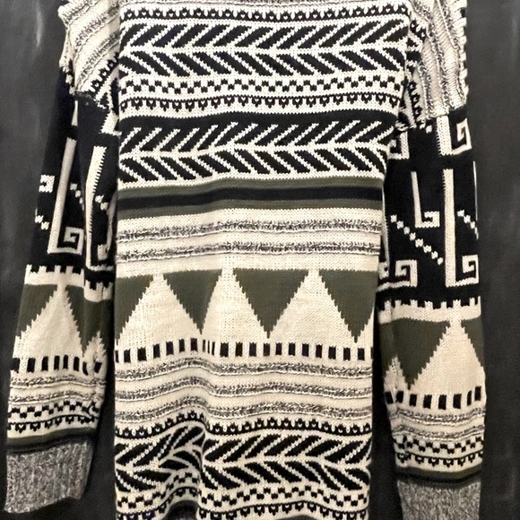 Charolette Russe sweater.NWT size small. - Picture 5 of 6